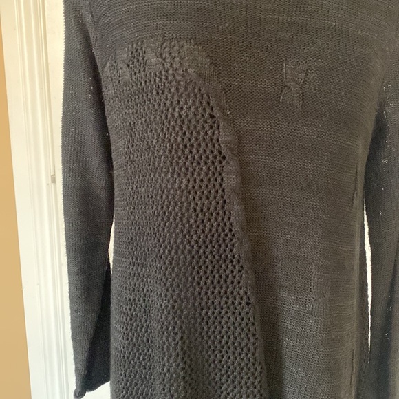Beautifully detailed sweater! - Picture 2 of 6
